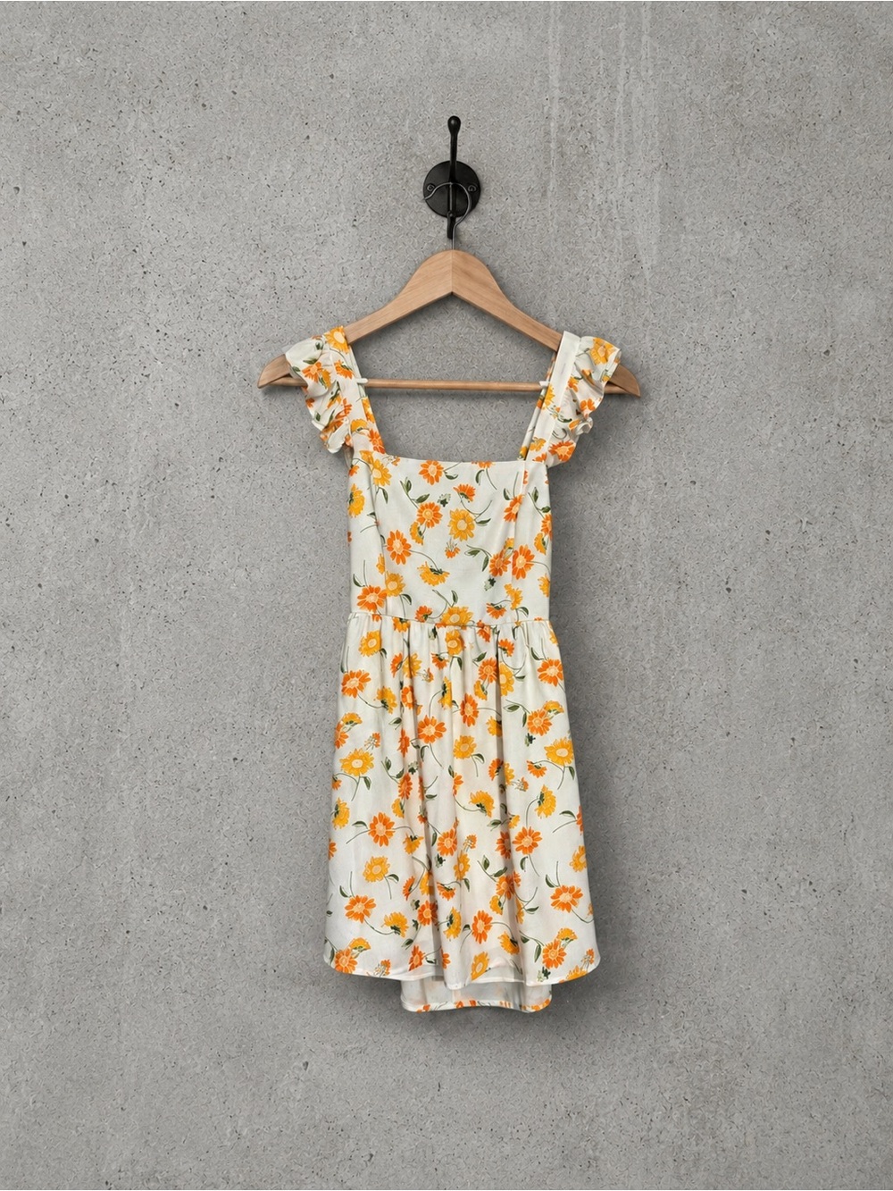 altar'd state yellow dress Size Medium M to for a sunny brunch or a relaxed afternoon out. Altar'd State | Adalea Floral